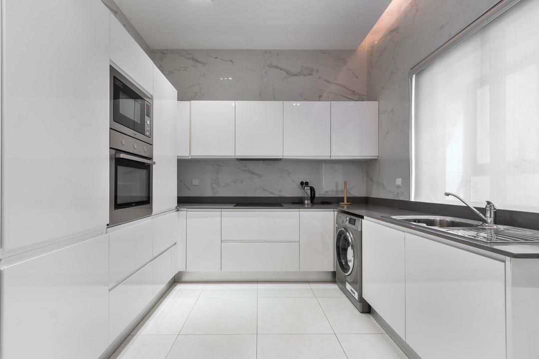 The Penthouse 2 Bedroom Skyline/City View Apartment